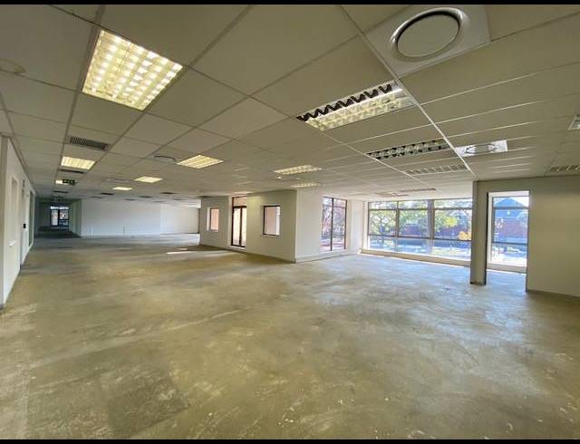 2,158M² OFFICE TO LET IN BRYANSTON